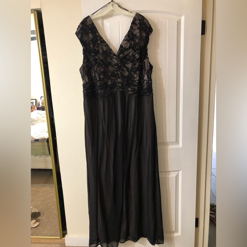 Gown size 24W